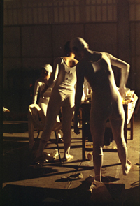 《南方艺术家沙龙第一回实验展》的演出现场照片，共23张，摄于1986年