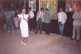 王丽华在上海戏剧学院艺术画廊开幕式， 1989年6月4日