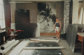 Yang Jiechang at his studio in the Guangzhou Academy of Fine Arts, 1985.