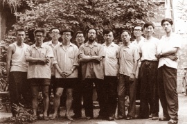 Group photo of artists in ‘Tong Dai Ren Oil Painting Exhibition’, taken in 1980.