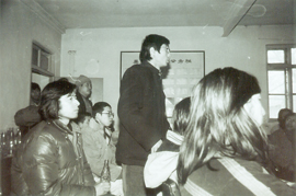 费大为在《中国现代艺术展》讨论会上发言，1989﹝照片提供：王友身﹞