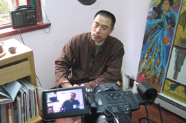 Interviewing Liu Dahong at his studio in Shanghai Normal University, 26 November 2008.