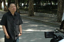 Interviewing Lin Yilin at Sun Yat-Sen University campus, 1 August 2007.