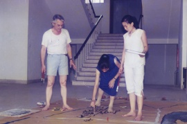 Photograph of Maryn Varbanov supervising Shi Hui <i>(middle)</i> and Zhu Wei, whose work <i>Longevity</i> was selected for the 13th Lausanne International Biennale of Tapestry (Lausanne, Switzerland, 1987), taken in July 1986.