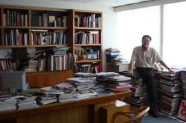 Photograph of Wang Huangsheng at his office in the Guangdong Museum of Art, taken in 2007.